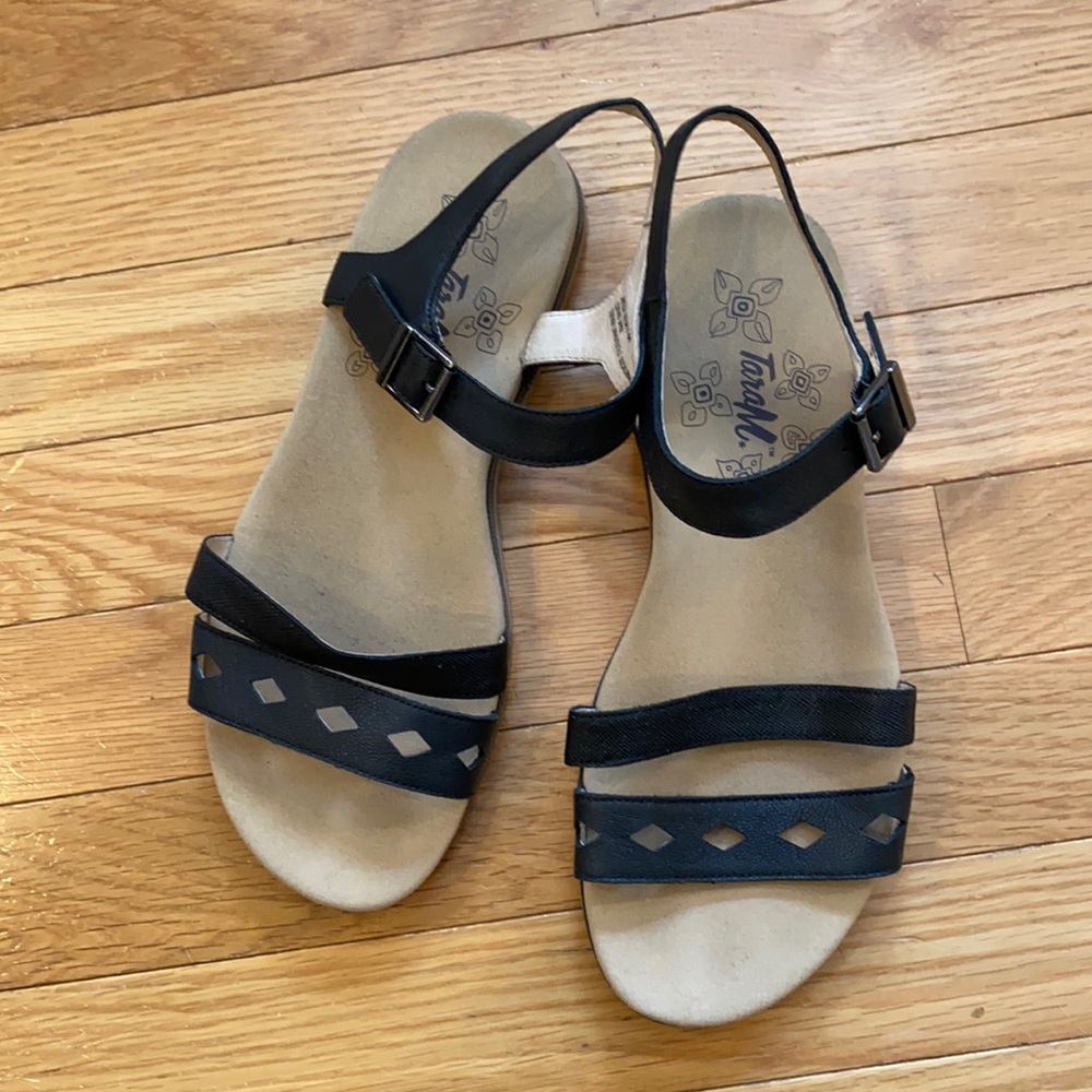 Janessa Tara M. Sandals